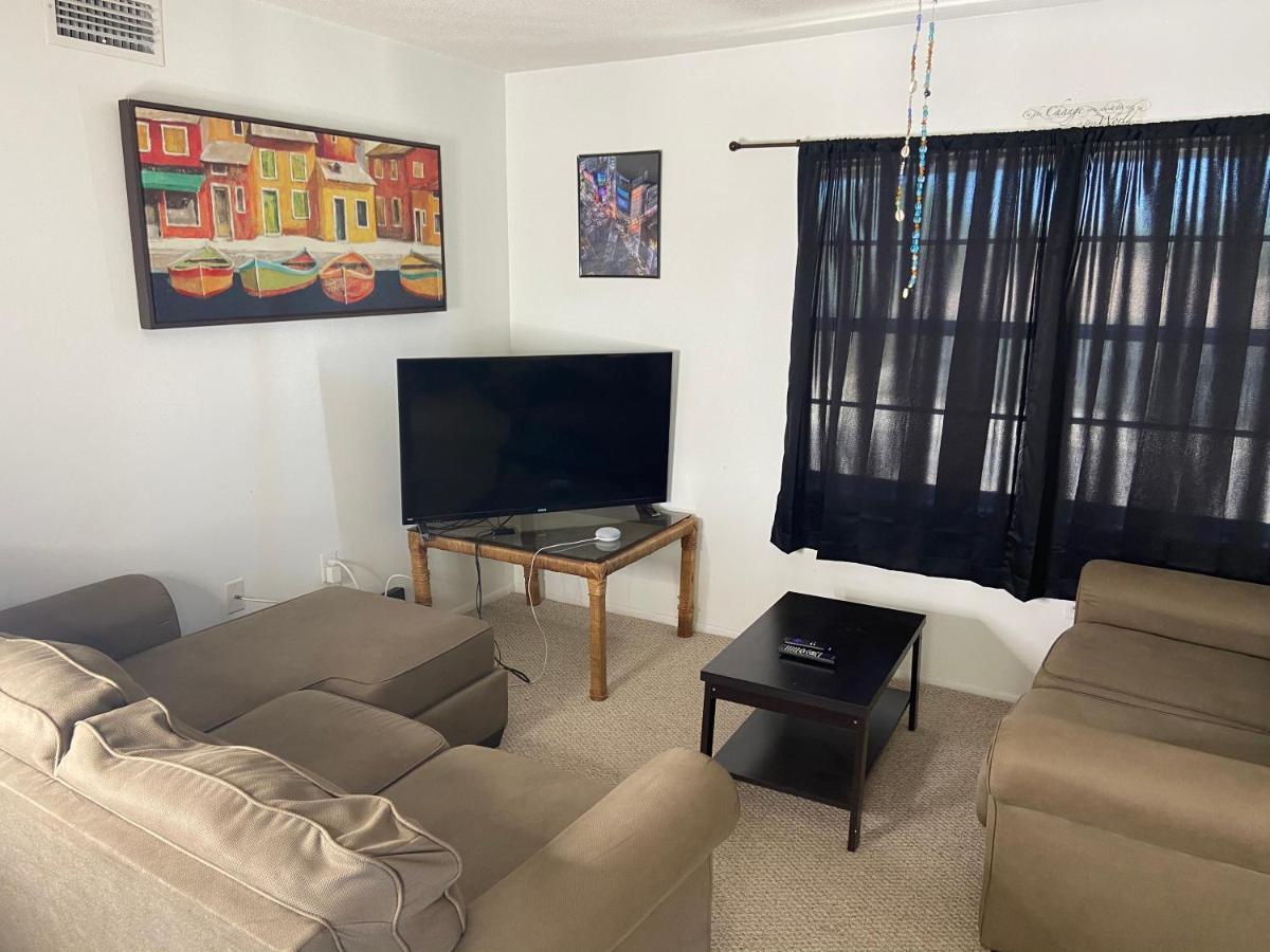 Private Room In A 2 Bedroom 1 Bathroom Shared With Host, On The Beach, Surrounded By Resorts, Only 2 People Max Сент-Піт-Біч Екстер'єр фото