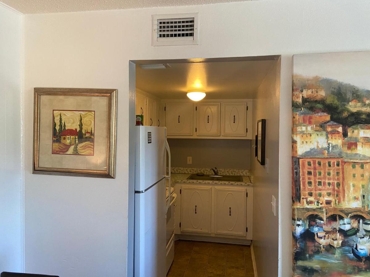 Private Room In A 2 Bedroom 1 Bathroom Shared With Host, On The Beach, Surrounded By Resorts, Only 2 People Max Сент-Піт-Біч Екстер'єр фото